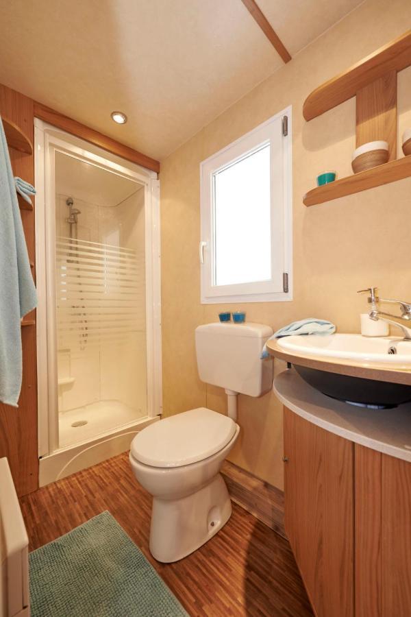 Holiday Home Maxi Caravan Comfort By Interhome Baia Domizia Exterior photo